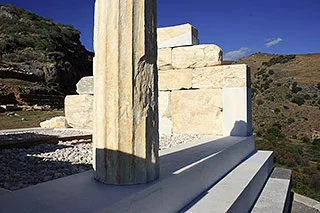 Πρόπυλο της Ακρόπολης της Καρθαίας στην Κέα (2014) 2