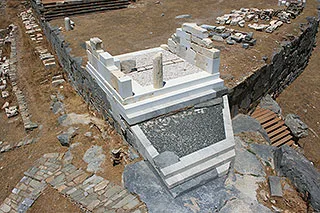Πρόπυλο της Ακρόπολης της Καρθαίας στην Κέα (2014) 1